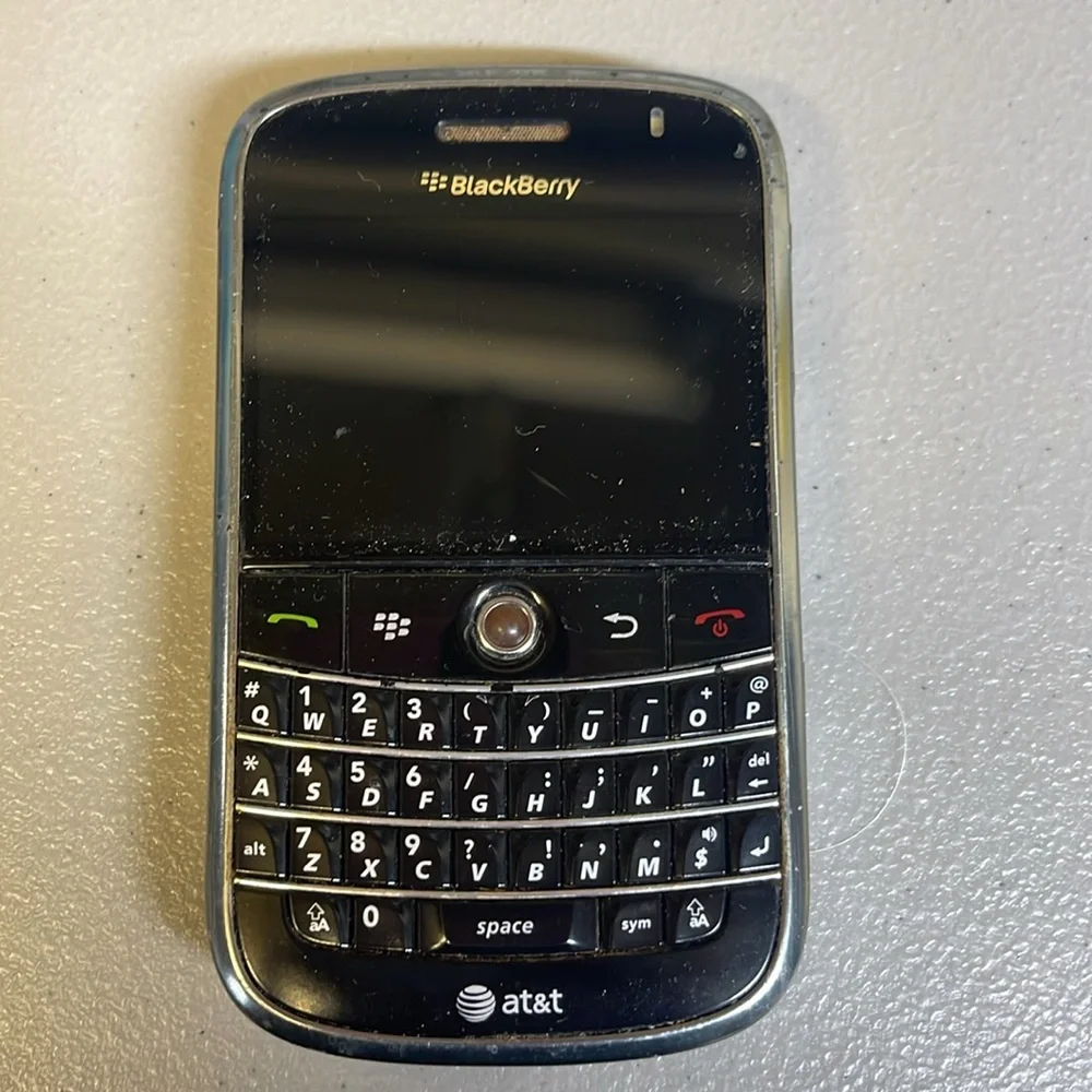 Motorola, Samsung and Blackberry set of 3 vintage cell phones 90’s 2000’s